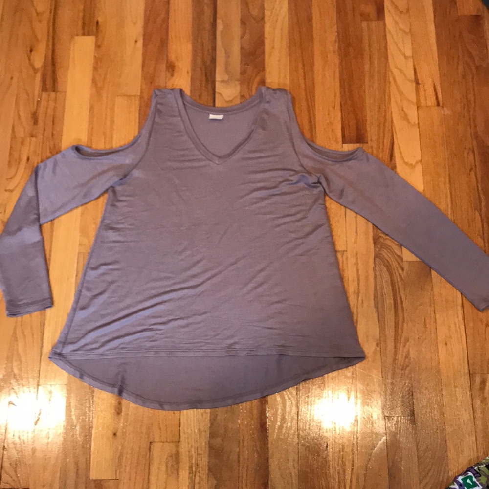 Cold shoulder long sleeve!